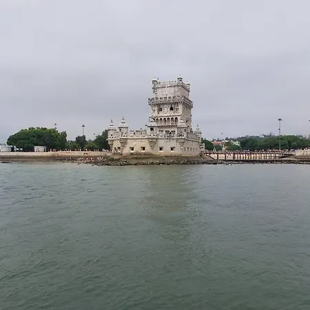 Romantic Sailboat In Belem 船上ホテル