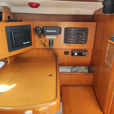 Romantic Sailboat In Belem 船上ホテル *