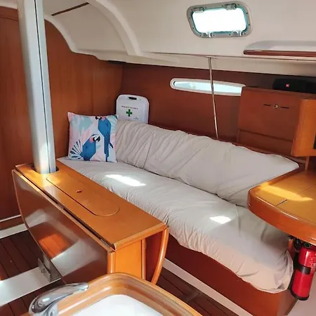 船上ホテル Romantic Sailboat In Belem リスボン
