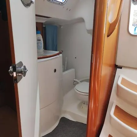 Hotel na wodzie Romantic Sailboat In Belem Lizbona