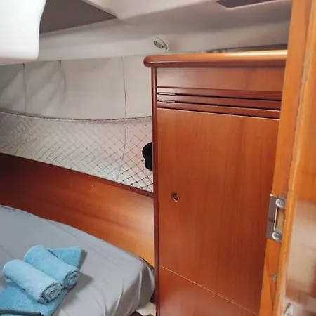 船屋 Romantic Sailboat In Belem *